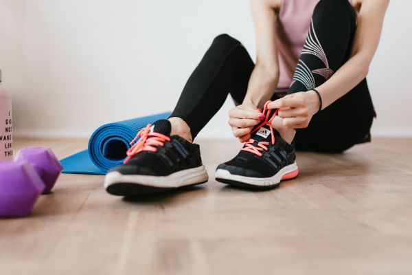 Top 5 baskets noires pour femmes : à choisir en 2023